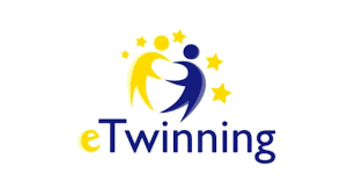 e Twinning Projesi Şubat Ayı Etkinliğiz Nurullah Berk-Nimasyonlu sunum ve mozaik çalışmamız.
